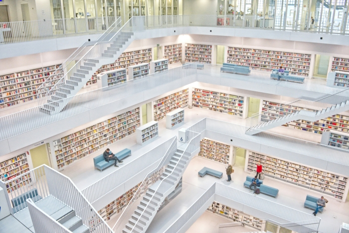 Bilde/illustrasjon som viser interiøret i Stuttgart-biblioteket